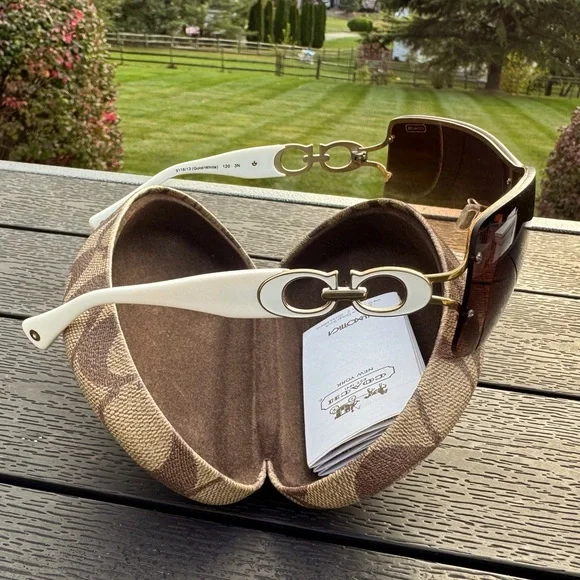 EUC Coach Sunglasses HC 7018 Noelle - Picture 5 of 8